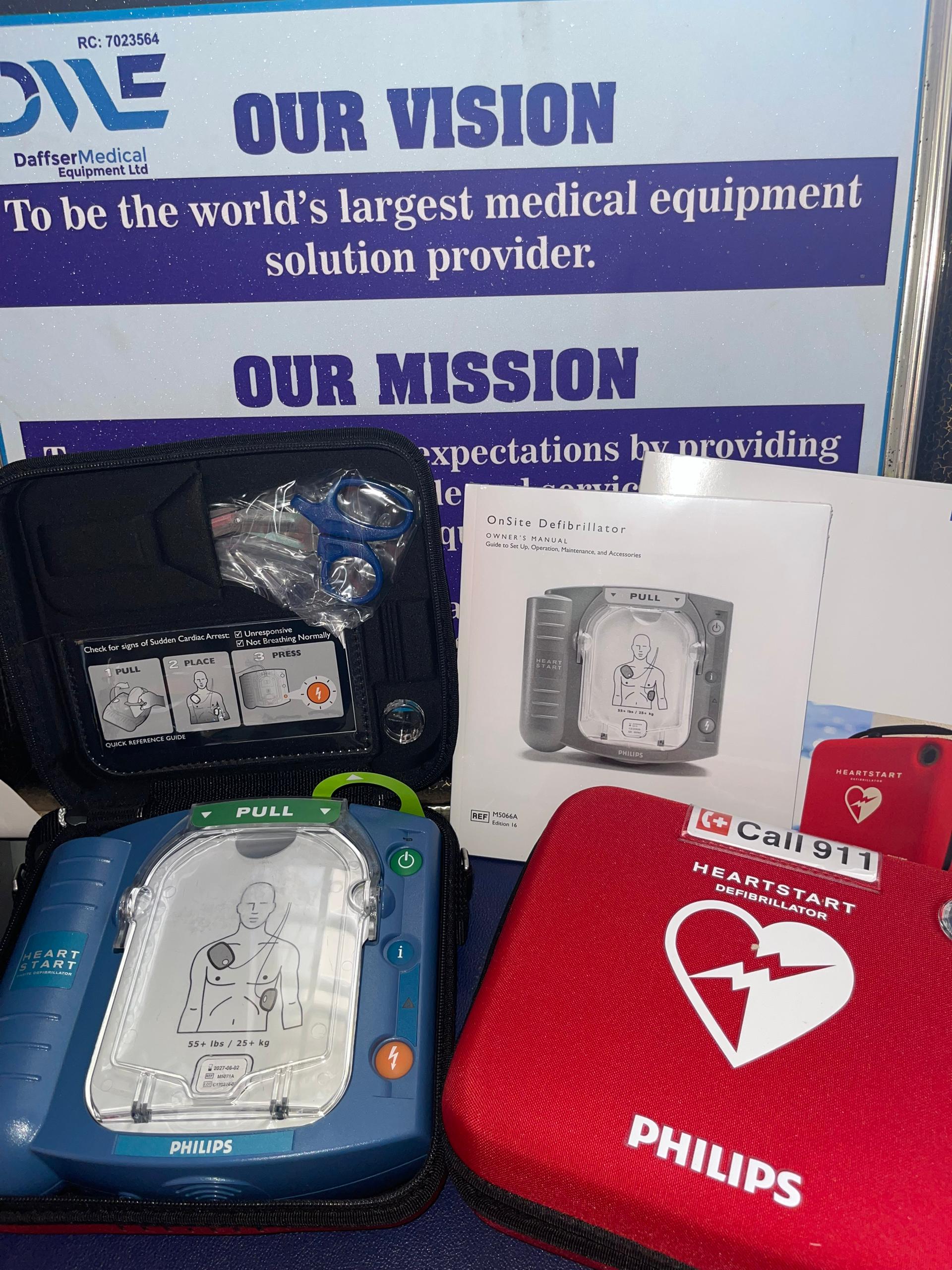 Defibrillator (AED)